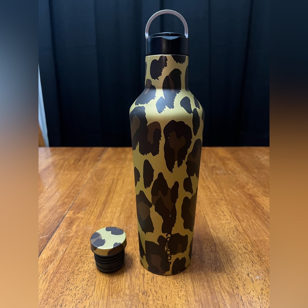 Corkcicle Canteen Leopard w/extra lid & straws